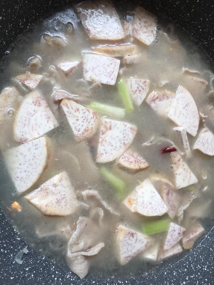 taro pork rice noodle soup07