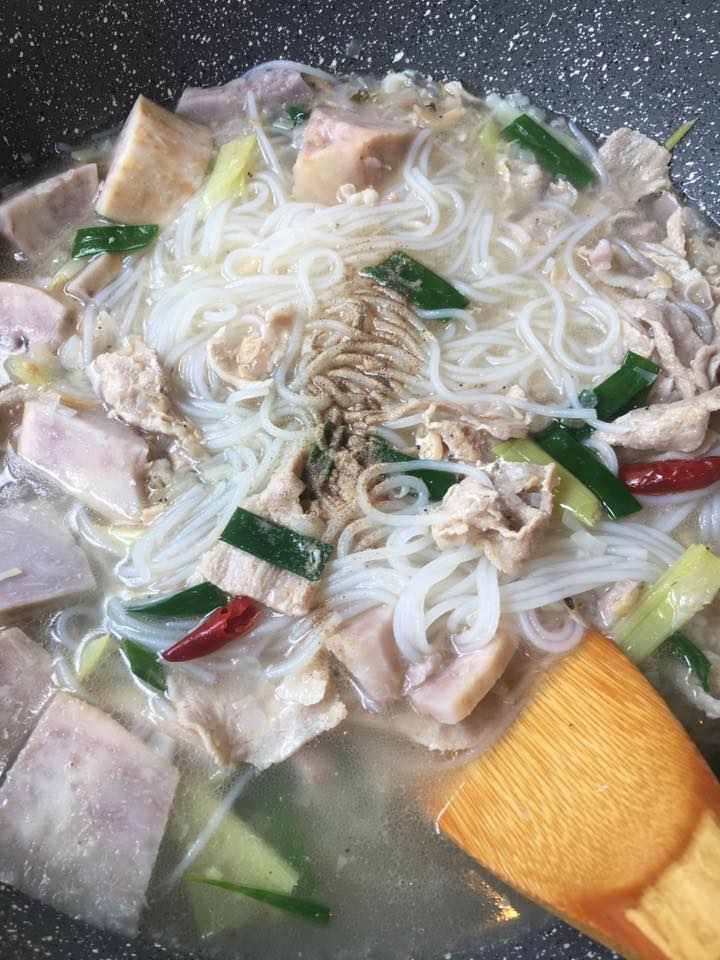 taro pork rice noodle soup09