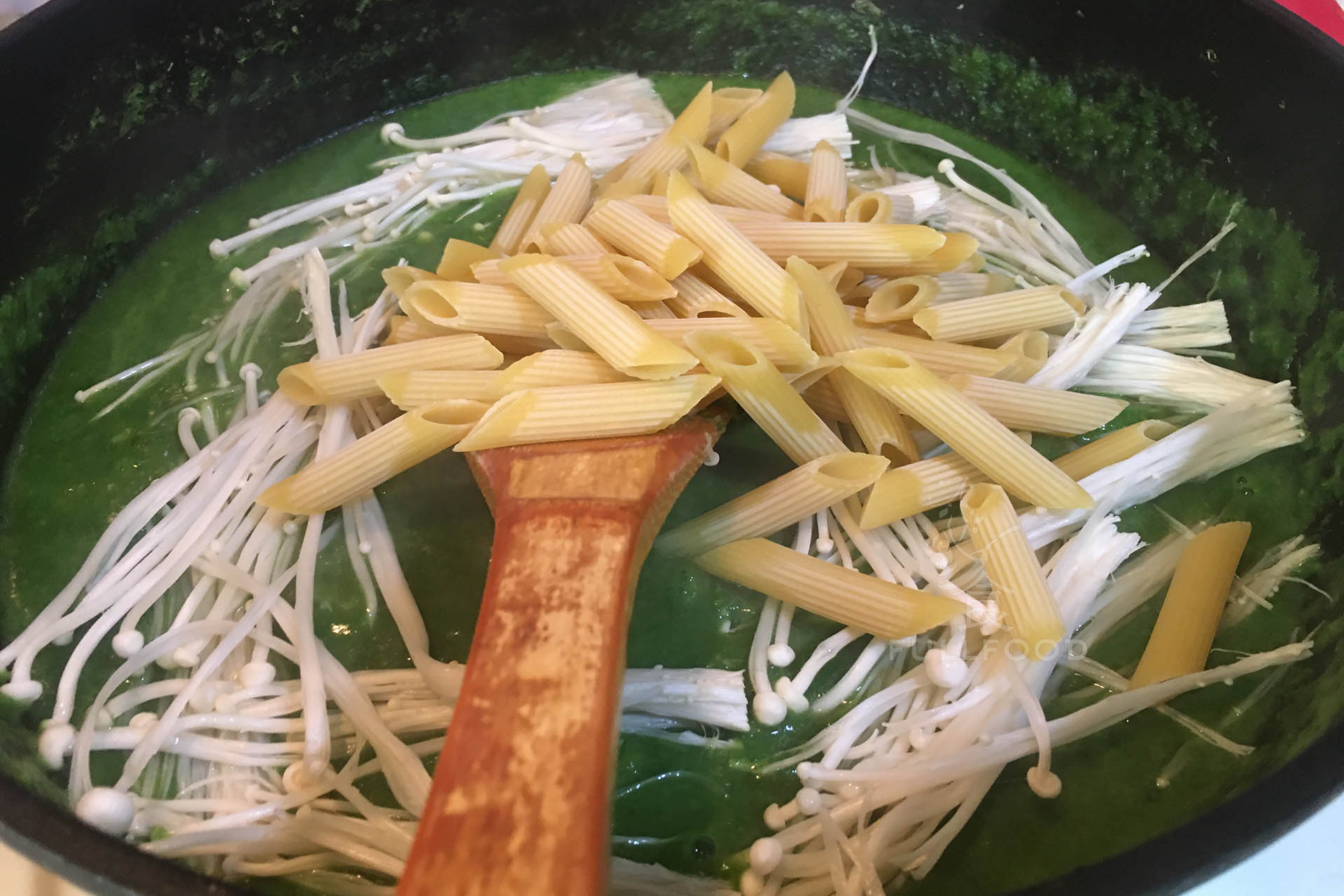 spinach-almond-pesto-pasta-04