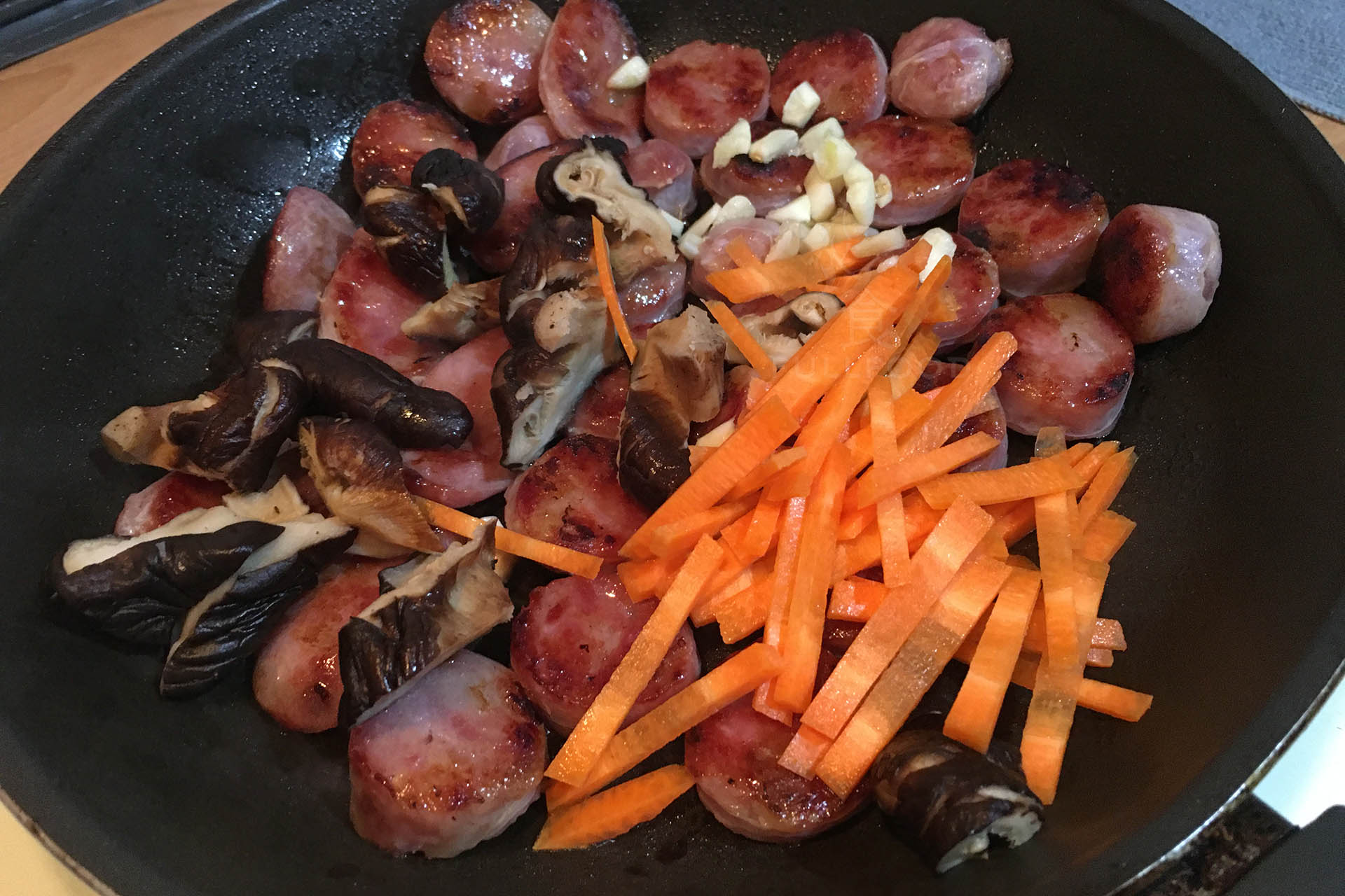 taiwanese-sausage-rice-01