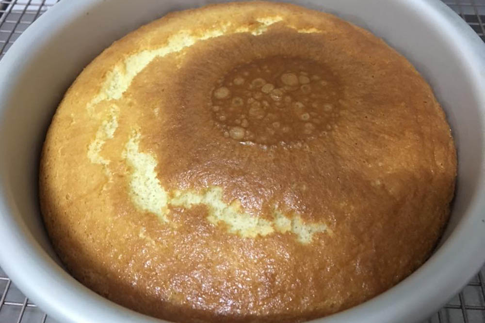 cream cheese strawberry cake 01