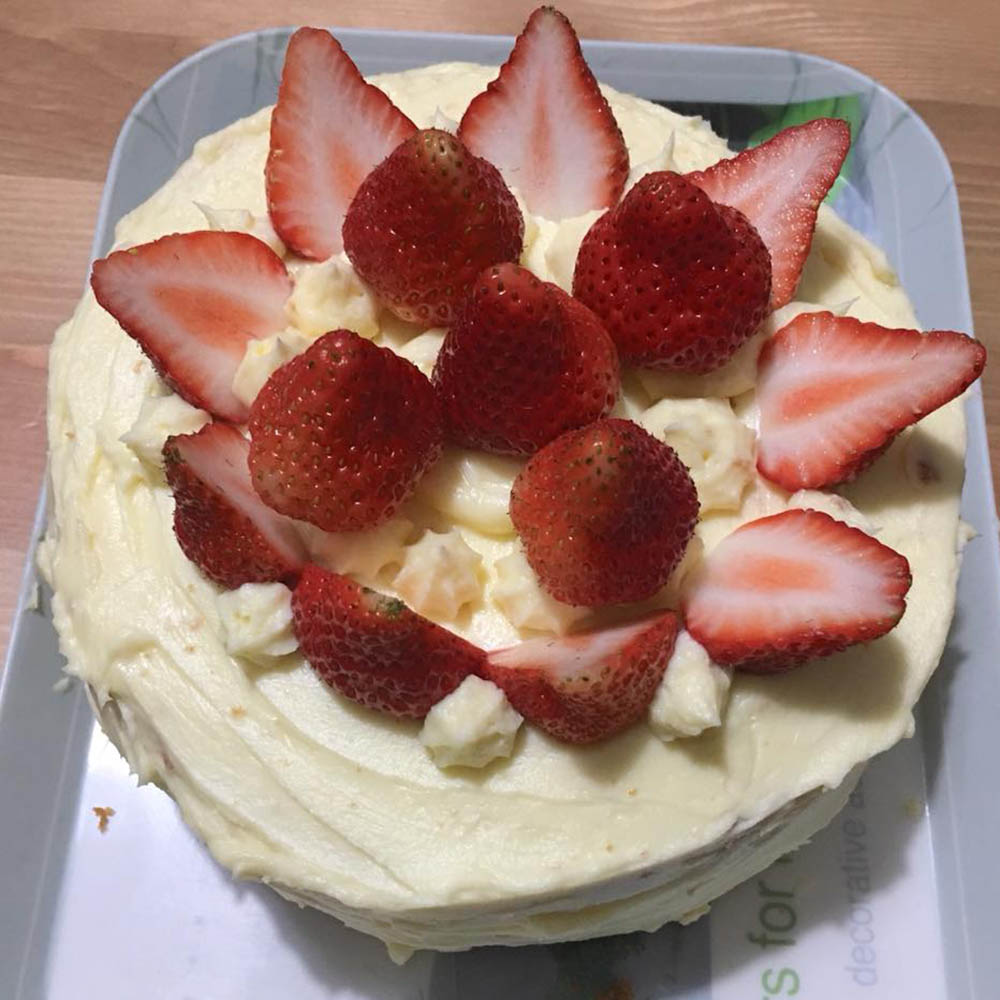 cream cheese strawberry cake 04